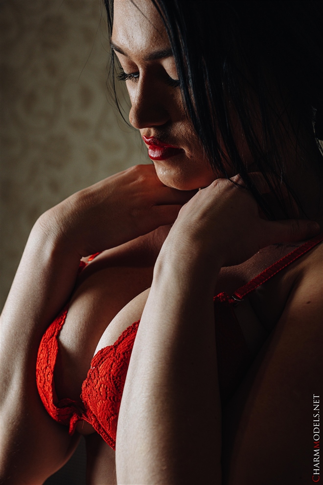 [CharmModels] Emma's Killer Curves And Red Coat With Red Lingerie